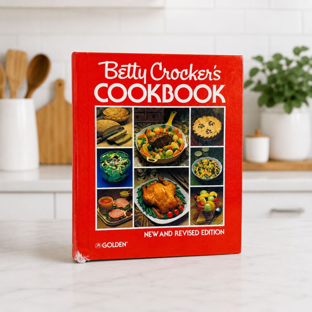 1982 Vintage Betty Crocker’s Cookbook 3 Ring Binder | Seventh Printing